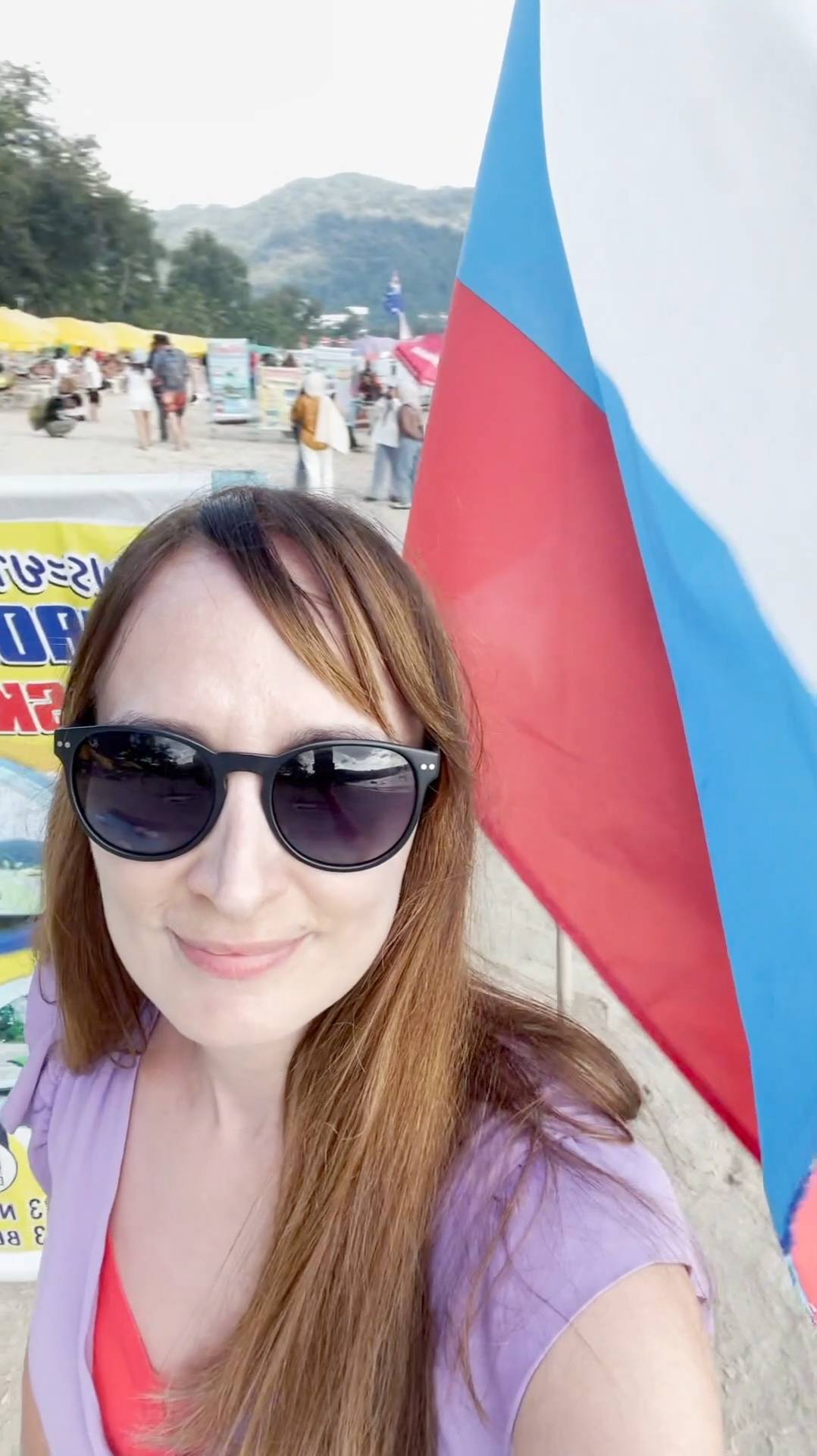 Флаг России над пляжем Тайланда смотреть онлайн