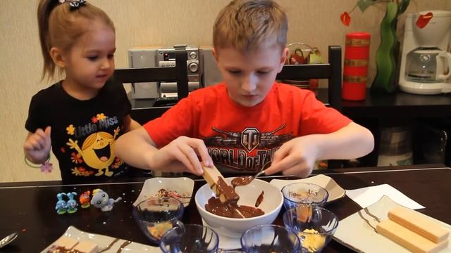 Дети готовят сами. Делаем шоколадные вафли с посыпкой. Children are preparing themselves смотреть онлайн