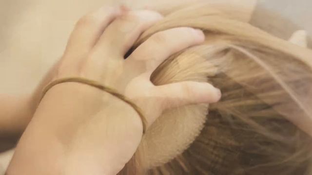 EFA Quick Tips: How to Create a Ballerina Bun смотреть онлайн