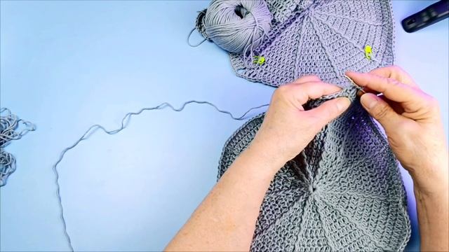 Весення накидка для внучки. Вяжем вместе. смотреть онлайн