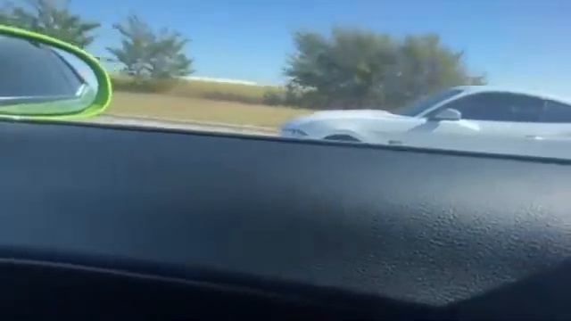 Stock 10 speed mustang vs Stock hellcat смотреть онлайн