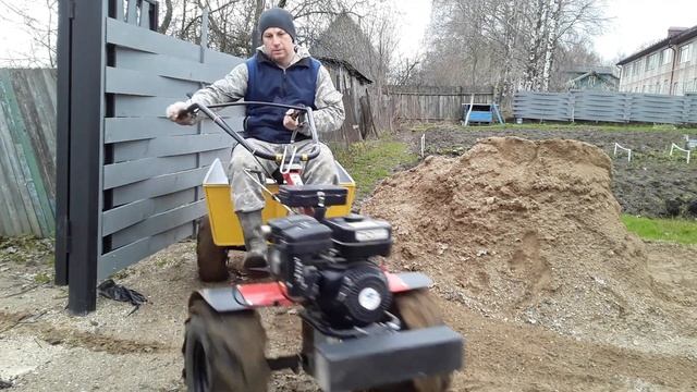 Манёвренный мотоблочный прицеп для маленьких участков