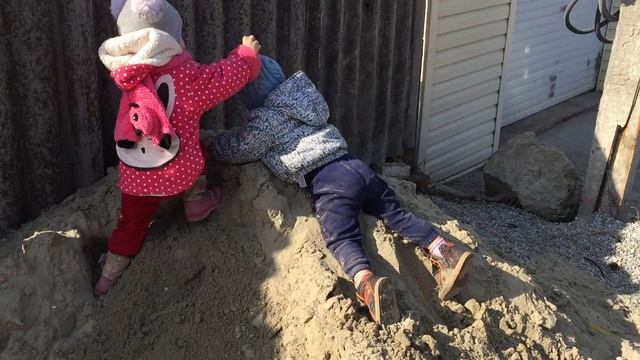 ВЛОГ Витя и Варя гуляют с мамой))) смотреть онлайн