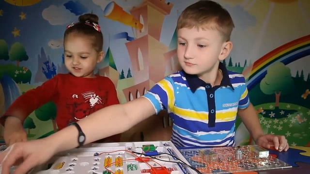 Электронный конструктор Знаток 320 схем Собираем летающий вентилятор из электронного конструктора смотреть онлайн