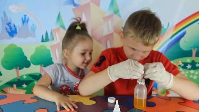 Занимательная химия // Химический Светофор - красивая цветная химическая реакция! // Опыты для детей смотреть онлайн