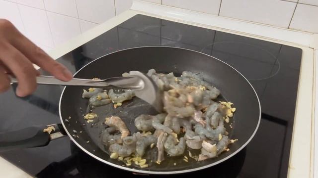 Vlog#3 cooking easy and quickly stir fried Udon noodles with prawns and veggies after work. смотреть онлайн