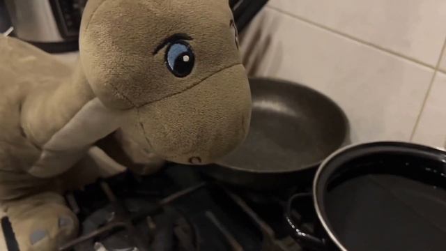 Готовка макарон с динозавриком Вашингтоном смотреть онлайн