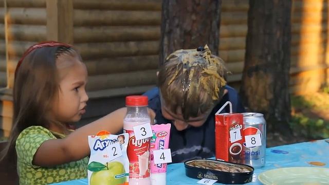 CЪЕШЬ ИЛИ НАДЕНЬ ЭТО НА ГОЛОВУ ЧЕЛЛЕНДЖ | Eat It or Wear It Challenge смотреть онлайн