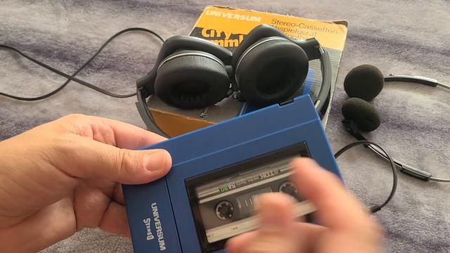 Винтажный дешёвый кассетный плеер UNIVERSUM (City Bummler) CP 3033A