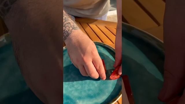 Цезарь с креветкой на мангале смотреть онлайн