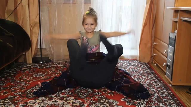 НЕ МОИМИ НОГАМИ ЧЕЛЛЕНДЖ | NOT MY LEGS CHALLENGE || В гостях у Алисы и Егора смотреть онлайн