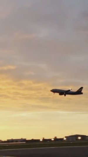 Красивая медленная песня «Летят самолеты» Лена Северная