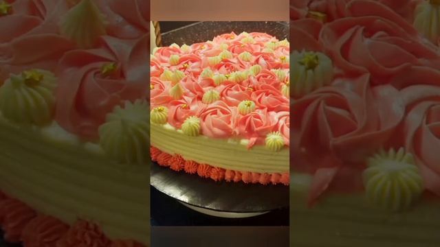 Heart Shaped Cake. Pink-themed Flower Cake. #shortvideo #short #shorts #icing #flowers #trending смотреть онлайн