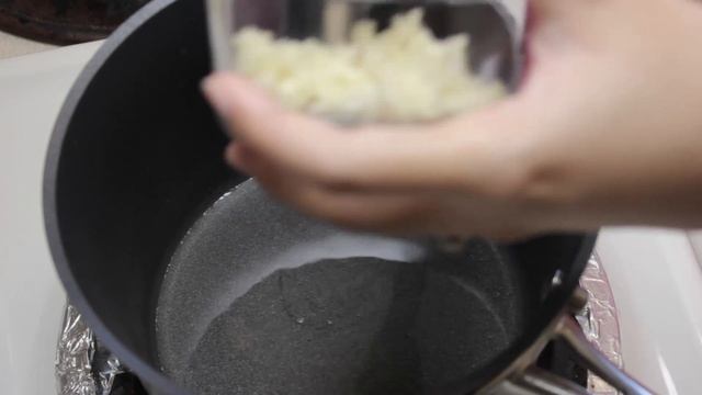 How To Cook Lechon Kawali and Sauce With Pinay In The Kitchen смотреть онлайн