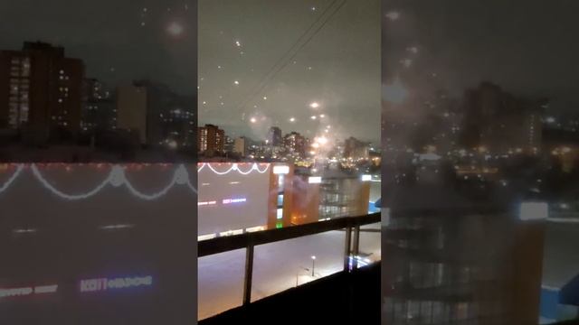 салют с балкона в новый год_2025-01-10_01-43-32 смотреть онлайн