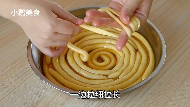 炸馓子家常做法，配方详细无保留，又酥又脆又香，学会过年露一手 смотреть онлайн