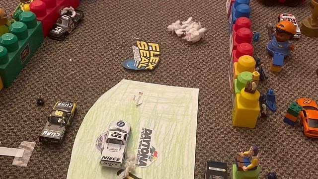 Liberty Mutual Truck Series Race 1: Limu Emu 200 [Daytona] (NASCAR Stop Motion) смотреть онлайн