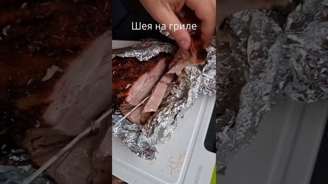 Свиная шея на гриле Weber смотреть онлайн