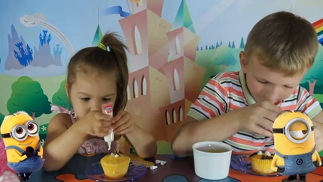 Миньоны в кексах | Украшаем кексы Миньоны смотреть онлайн