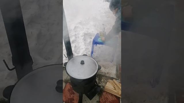 Шашлык из свинных рёбер в казане. #klimenkodistillery смотреть онлайн