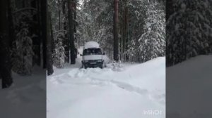 Полноприводная газель 4х4 на 35 колесах борется с сугробами