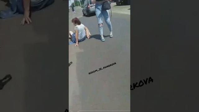 У Харкові фура збила двох жінок: у однієї відкритий перелом ноги, в іншої порвало до кістки ногу смотреть онлайн