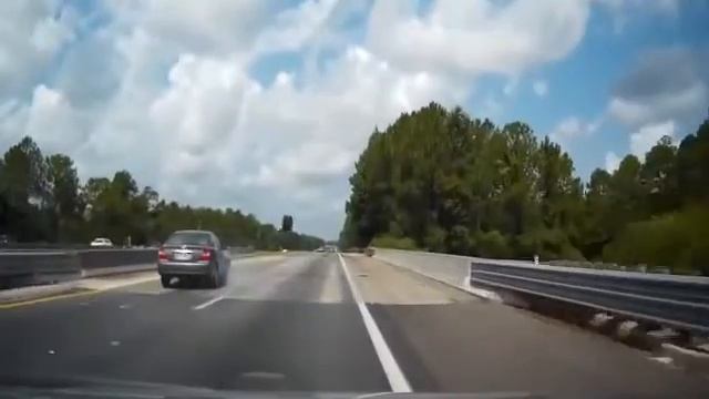 Прилетело в лобовое смотреть онлайн