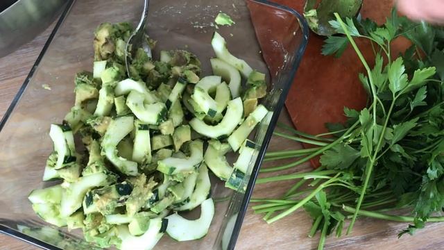 Avakadolu Kuşkonmaz Salatası-Folik Asit, Omega-3, Mineraller, C vitamin Kaynağı- Yemek gibi Salata! смотреть онлайн