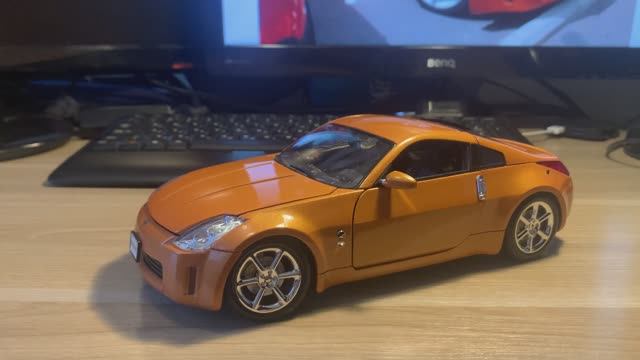 Обзор модели Nissan 350z 2003 в масштабе 1/18 от Welly смотреть онлайн