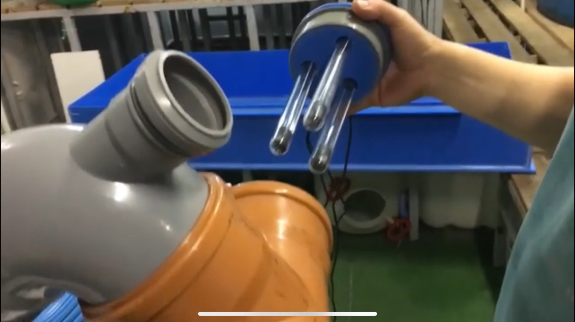 УЗВ/ Изготавливаем самый Бюджетный вариант УЛЬТРОФИОЛЕТОВОЙ ЛАМПЫ ( стерилизатор ) для воды. смотреть онлайн