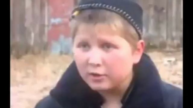 Пацан смотрит в камеру смотреть онлайн