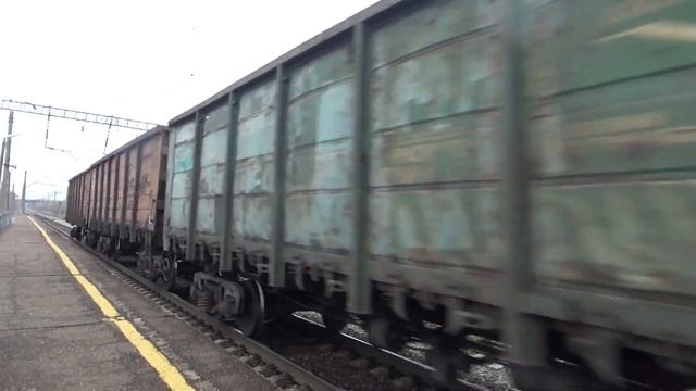 Электровозы ВЛ80С-523 и ВЛ80С-502 с грузовыми поездами