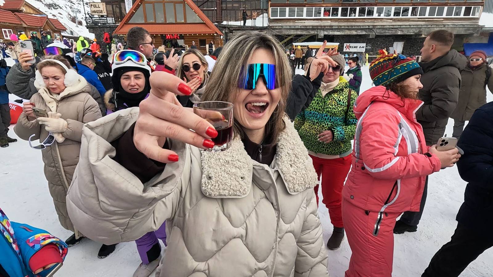 ПРИЭЛЬБРУСЬЕ - потрясающие виды и атмосфера! Туристы уходят в ОТРЫВ. Кабардино-Балкария зимой. смотреть онлайн