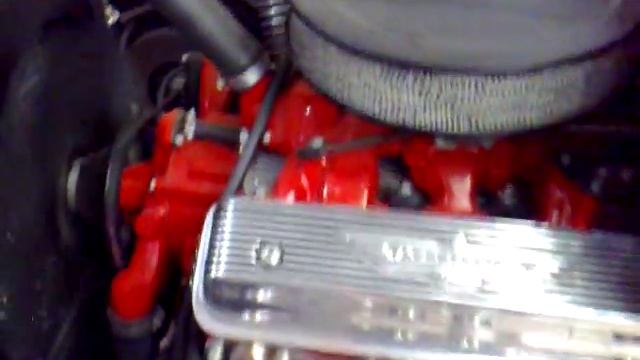 MOTOR V8 - marcha lenta com caneta BIC em cima do motor смотреть онлайн