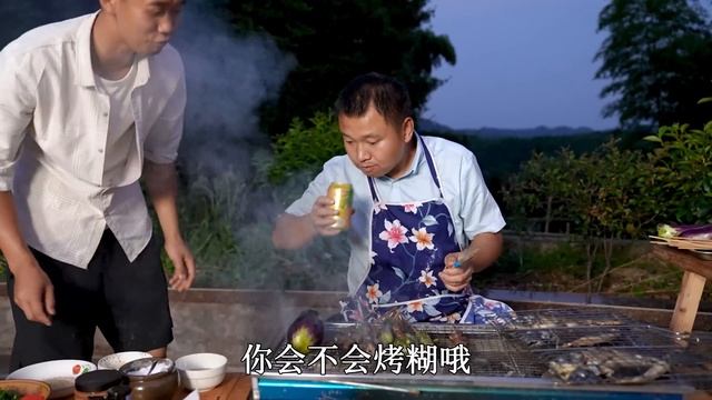 【农村四哥】相聚的时光总是短暂且美好，把酒言欢…夏天就是要在家里吃烧烤！ смотреть онлайн