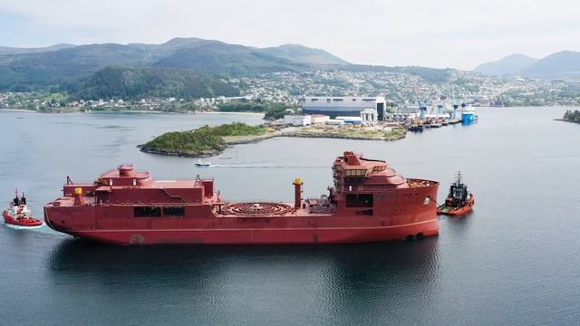 Hull of Nexans Aurora arriving Ulstein Verft смотреть онлайн