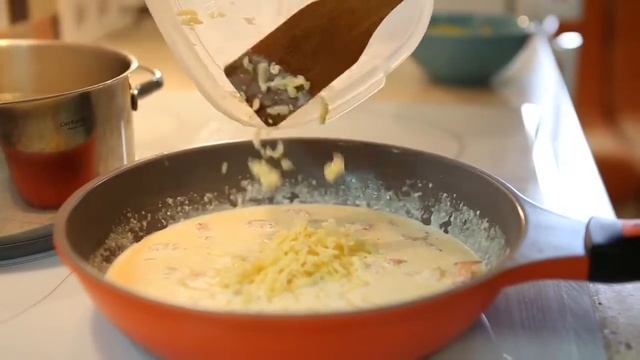 Паста в сливочном соусе с креветками смотреть онлайн