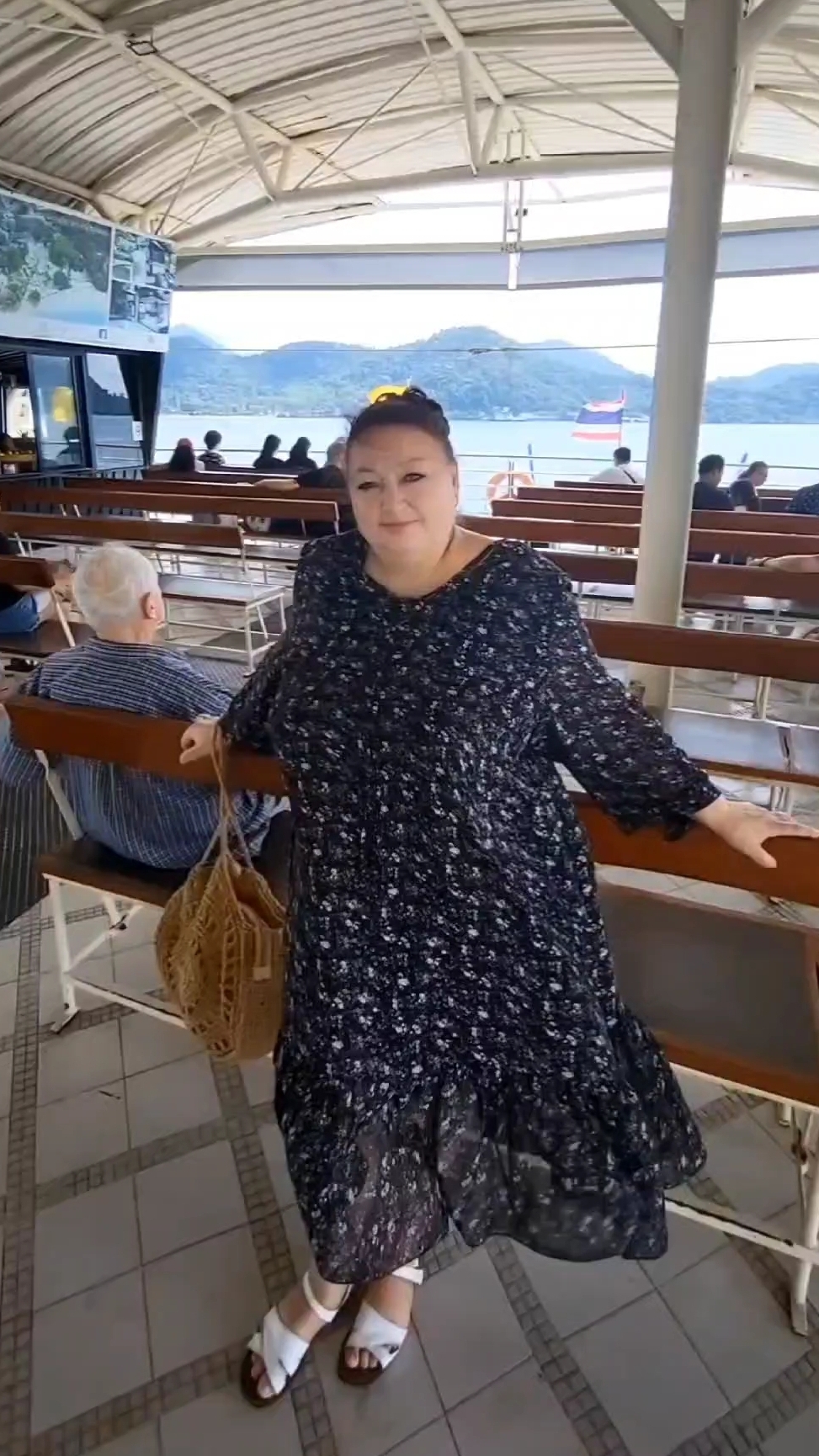 Когда пытаешься красиво сфотографироваться 😆🤣 Паром на Ко Чанг смотреть онлайн