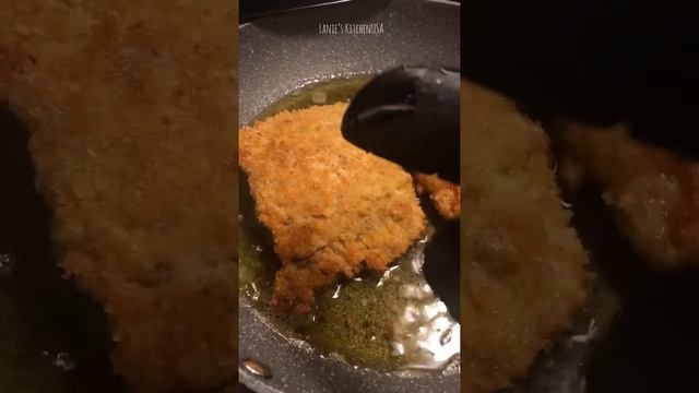 Cooking a Breaded Flounder Fish Fillet | #Shorts | Lanie’s KitchenUSA смотреть онлайн