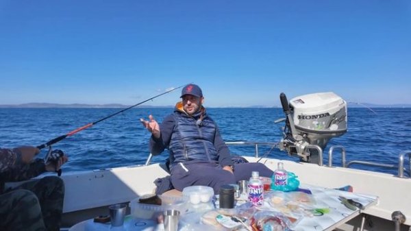 Бюджетная рыбалка во Владивостоке на катере! Ловим ведрами камбалу )