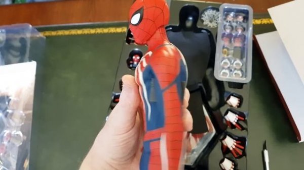 UNBOXING HOT TOYS SPIDER-MAN PS4 ADVANCED SUIT