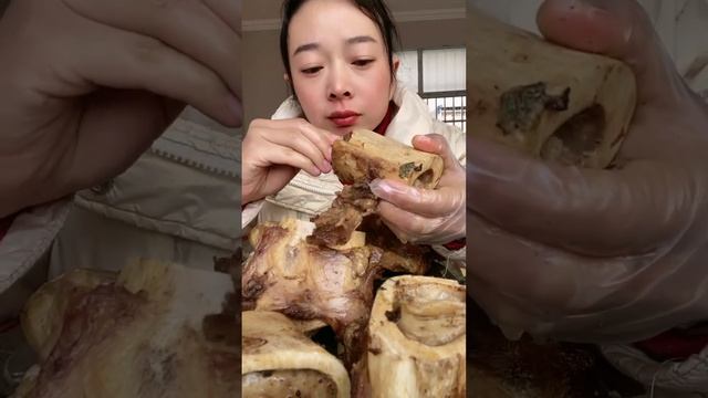 Chinese Food Mukbang Eating Show | Red beef bone marrow | Beef Bone Marrow Challenge #76(P225-227) смотреть онлайн