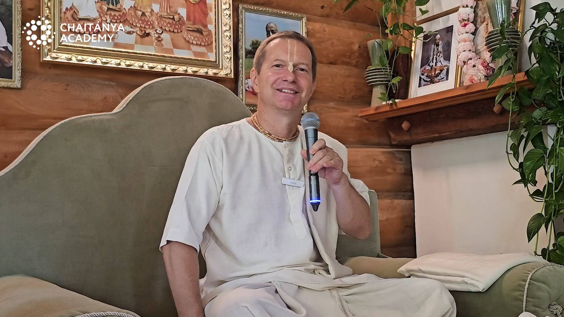 Вопросы: 8 манджари и 6 госвами, Шри Гаура-ганоддеша-дипика, число кругов в арчане - 2024-08-16