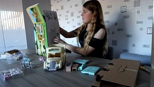 Sylvanian Families/Calico Critters Family Campervan Unboxing