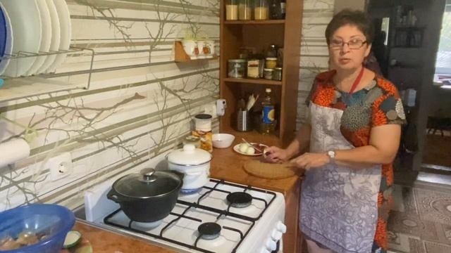 Жир дает мне энергию и силы! На обед чечевичный суп с имбирём, клумбу нужно разбирать - новые идеи смотреть онлайн