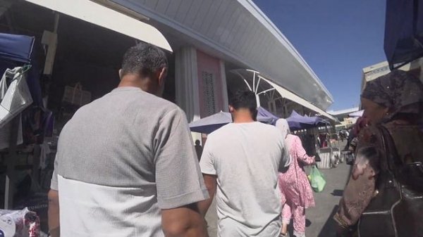 огромный рынок в Гиждуване (G'ijduvon). Как закупаются узбеки на праздники.