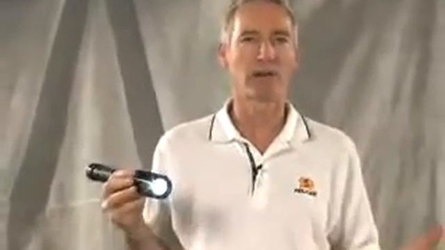 Pelican 8060 LED Flashlight смотреть онлайн