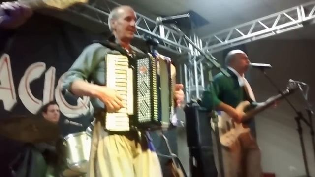 Os Caciques - Faz Que Vai Mas Não Vai