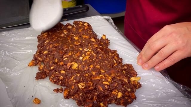 Вы удивитесь как легко и быстро приготовить такую сладость к чаю! Шоколадная колбаса из детства. смотреть онлайн