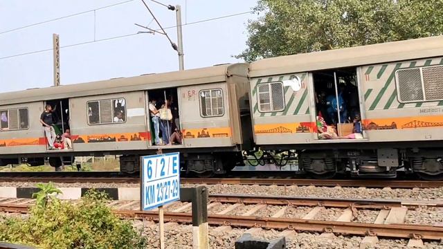 New Emu Katwa - Howrah Local Train Please Subscribe #railway#railgate#localtrain смотреть онлайн